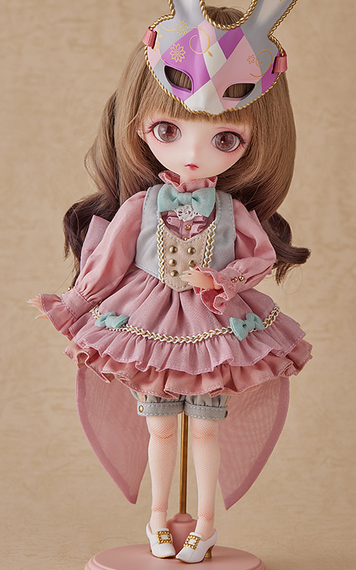 Harmonia bloom Seasonal Doll Beatrice